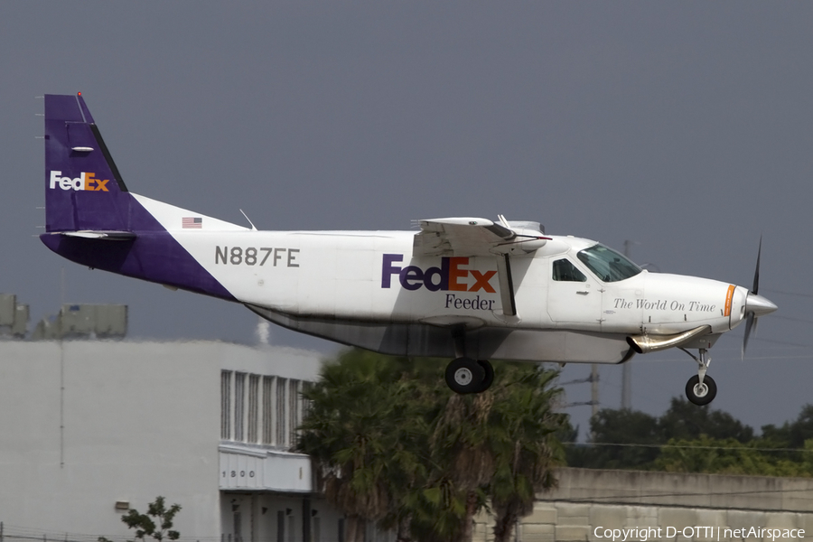 FedEx Feeder (Mountain Air Cargo) Cessna 208B Super Cargomaster (N887FE) | Photo 422556