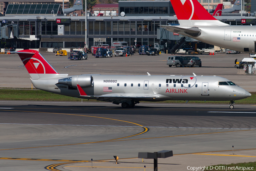 Northwest Airlink (Pinnacle Airlines) Bombardier CRJ-200LR (N8888D) | Photo 190472