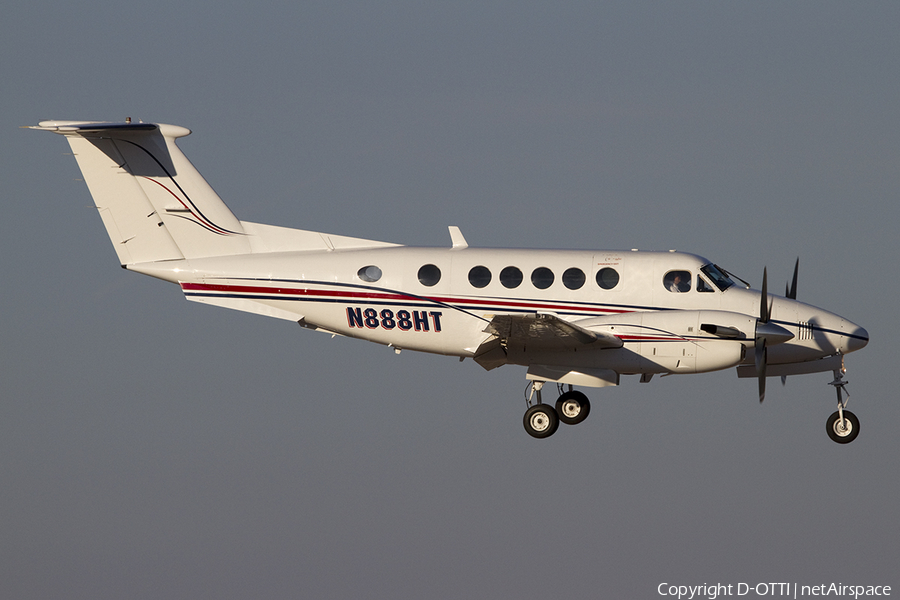 (Private) Beech King Air 200 (N888HT) | Photo 341369