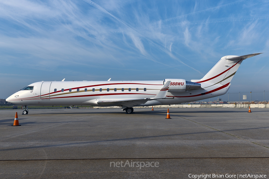 (Private) Bombardier CL-600-2B19 Challenger 850 (N888WU) | Photo 47717