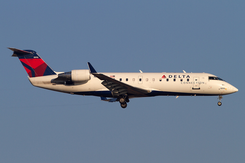 Delta Connection (Endeavor Air) Bombardier CRJ-200LR (N8896A) at  Toronto - Pearson International, Canada