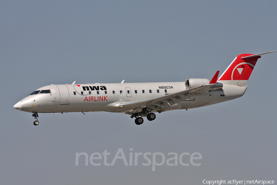 Northwest Airlink (Pinnacle Airlines) Bombardier CRJ-200LR (N8903A) | Photo 155664