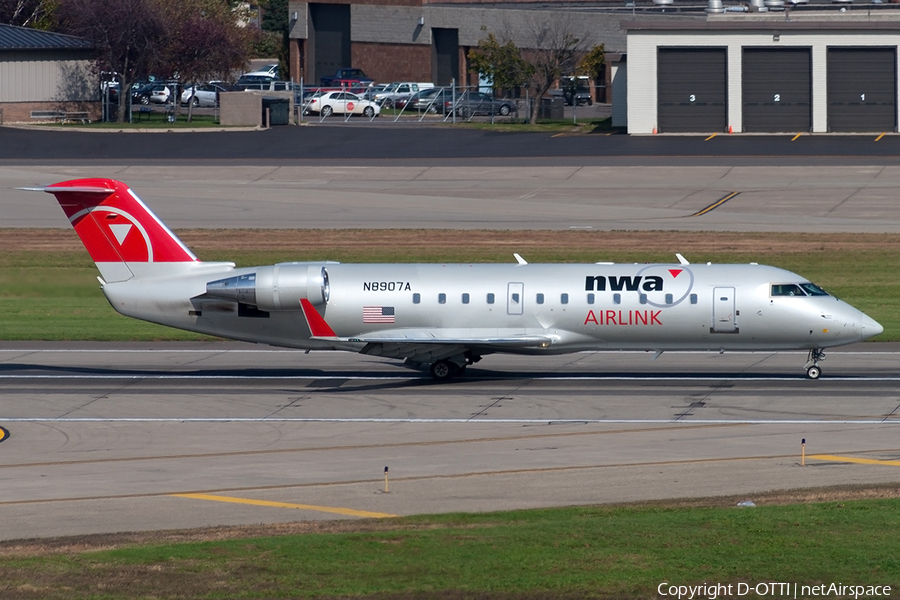 Northwest Airlink (Pinnacle Airlines) Bombardier CRJ-200LR (N8907A) | Photo 191263
