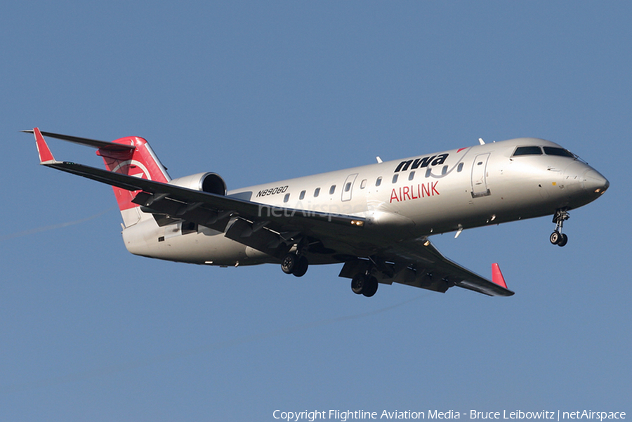 Northwest Airlink (Mesaba Airlines) Bombardier CRJ-200LR (N8908D) | Photo 171286