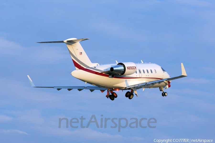 (Private) Bombardier CL-600-2B16 Challenger 605 (N890CM) | Photo 32280