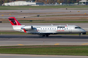 Northwest Airlink (Pinnacle Airlines) Bombardier CRJ-200LR (N8918B) at  Minneapolis - St. Paul International, United States