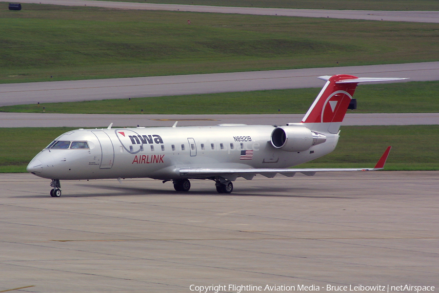 Northwest Airlink (Pinnacle Airlines) Bombardier CRJ-200LR (N8921B) | Photo 184264