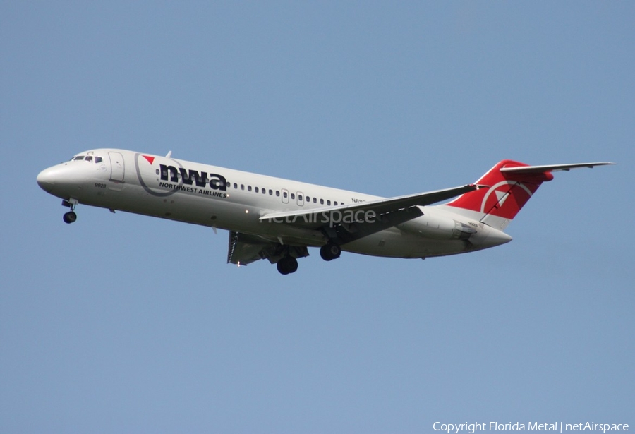 Northwest Airlines Douglas DC-9-31 (N8921E) | Photo 304400