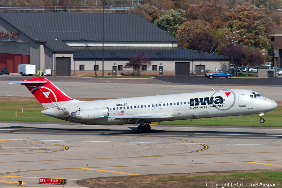Northwest Airlines Douglas DC-9-31 (N8923E) | Photo 191251