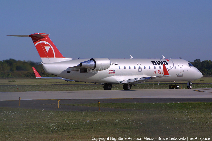 Northwest Airlink (Pinnacle Airlines) Bombardier CRJ-200LR (N8924B) | Photo 181274