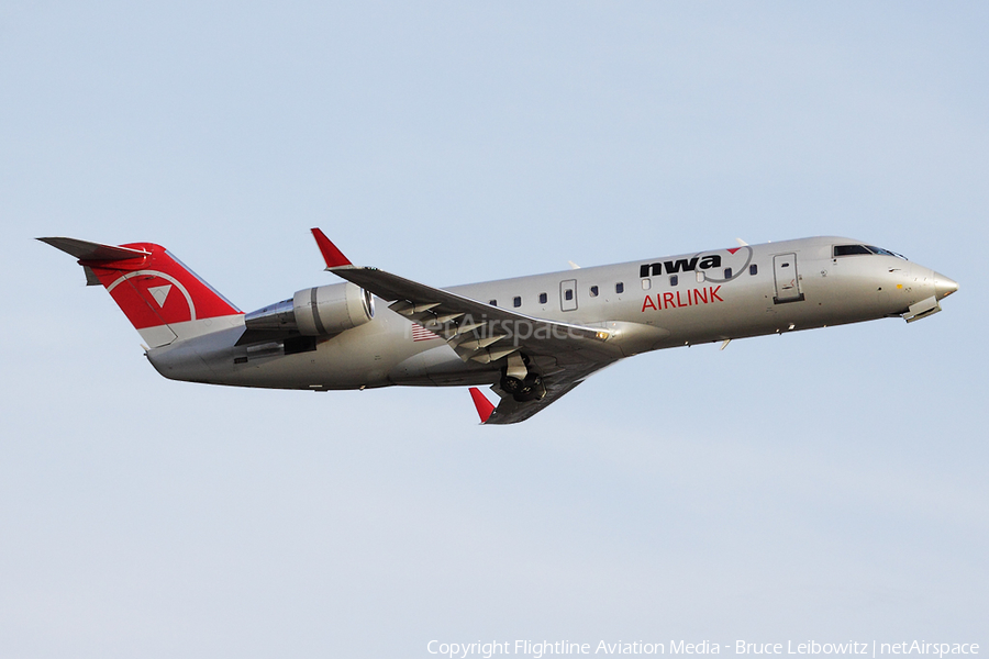 Northwest Airlink (Pinnacle Airlines) Bombardier CRJ-200LR (N8938A) | Photo 150554