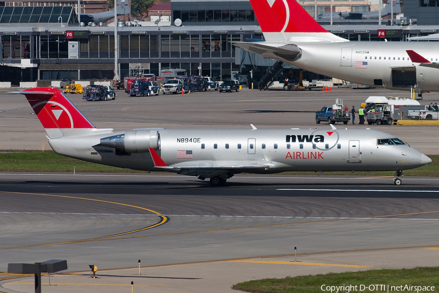 Northwest Airlink (Pinnacle Airlines) Bombardier CRJ-200LR (N8940E) | Photo 190458