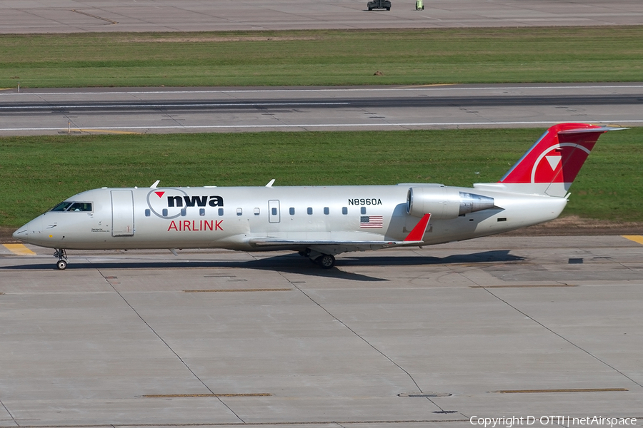 Northwest Airlink (Pinnacle Airlines) Bombardier CRJ-200LR (N8960A) | Photo 191214