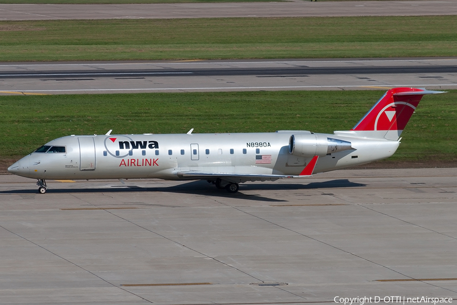 Northwest Airlink (Pinnacle Airlines) Bombardier CRJ-200LR (N8980A) | Photo 191226