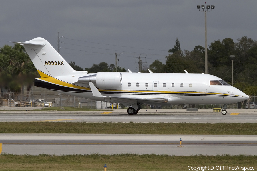 (Private) Bombardier CL-600-2B16 Challenger 604 (N898AN) | Photo 423427