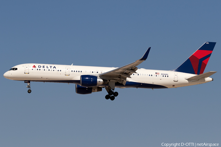 Delta Air Lines Boeing 757-26D (N900PC) | Photo 198023