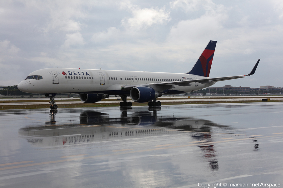Delta Air Lines Boeing 757-26D (N900PC) | Photo 95826