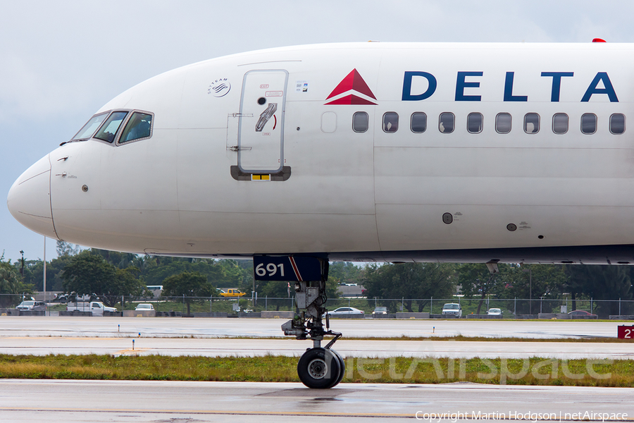 Delta Air Lines Boeing 757-26D (N900PC) | Photo 96809