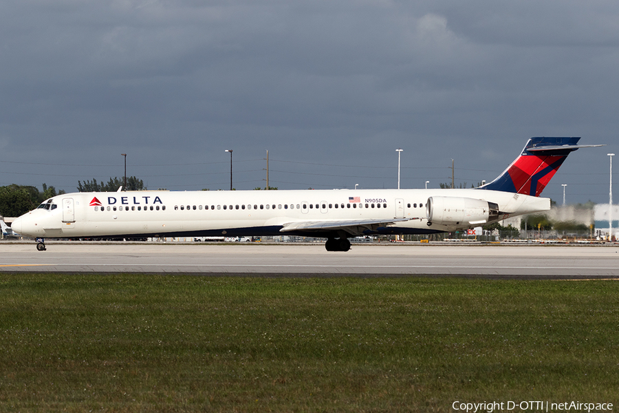 Delta Air Lines McDonnell Douglas MD-90-30 (N905DA) | Photo 138380