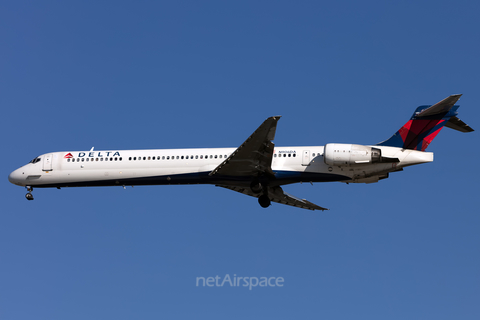 Delta Air Lines McDonnell Douglas MD-90-30 (N906DA) at  Atlanta - Hartsfield-Jackson International, United States