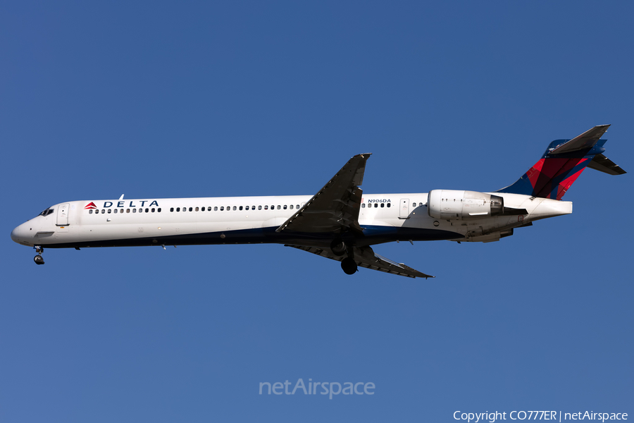 Delta Air Lines McDonnell Douglas MD-90-30 (N906DA) | Photo 425243