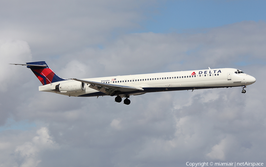 Delta Air Lines McDonnell Douglas MD-90-30 (N906DA) | Photo 18658