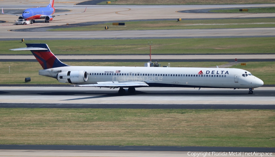 Delta Air Lines McDonnell Douglas MD-90-30 (N907DA) | Photo 320246