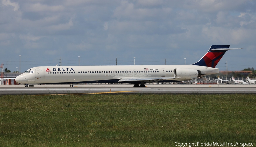 Delta Air Lines McDonnell Douglas MD-90-30 (N907DA) | Photo 320245