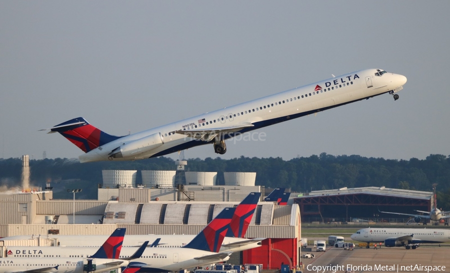 Delta Air Lines McDonnell Douglas MD-88 (N907DL) | Photo 300112