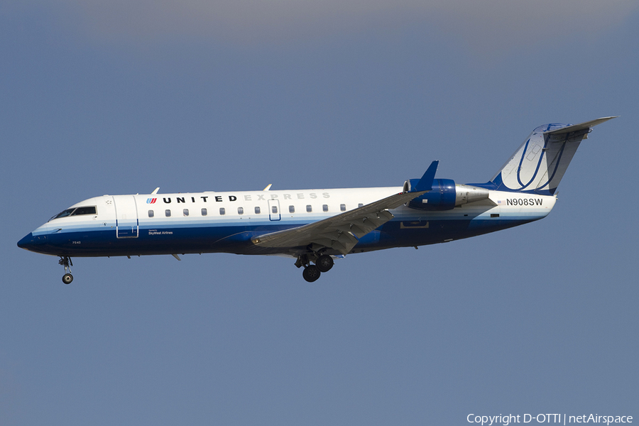 United Express (SkyWest Airlines) Bombardier CRJ-200LR (N908SW) | Photo 337963