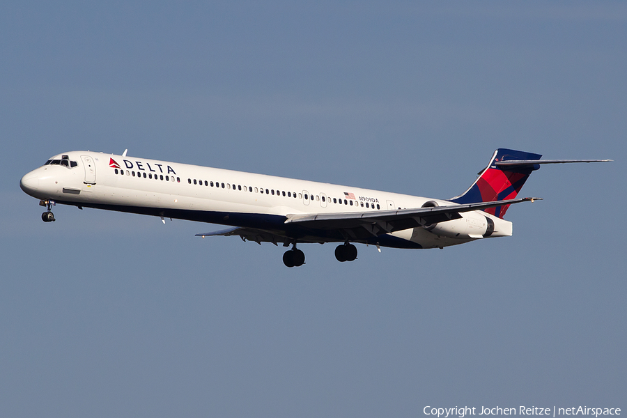 Delta Air Lines McDonnell Douglas MD-90-30 (N909DA) | Photo 42785