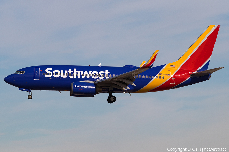 Southwest Airlines Boeing 737-7H4 (N909WN) | Photo 137555