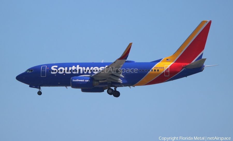 Southwest Airlines Boeing 737-7H4 (N909WN) | Photo 320329