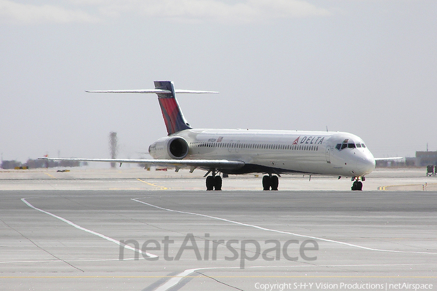 Delta Air Lines McDonnell Douglas MD-90-30 (N910DN) | Photo 3277