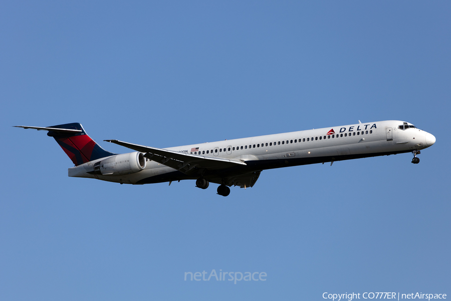 Delta Air Lines McDonnell Douglas MD-90-30 (N910DN) | Photo 460666