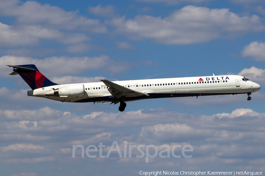 Delta Air Lines McDonnell Douglas MD-90-30 (N910DN) | Photo 122440