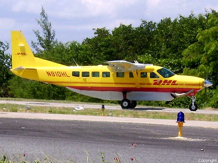 DHL (Air St. Kitts & Nevis) Cessna 208B Super Cargomaster (N910HL) | Photo 261682