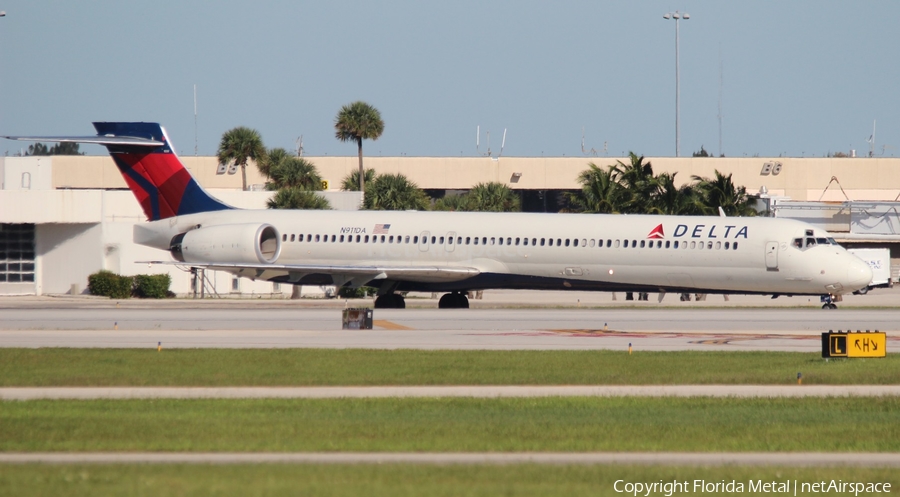 Delta Air Lines McDonnell Douglas MD-90-30 (N911DA) | Photo 320376