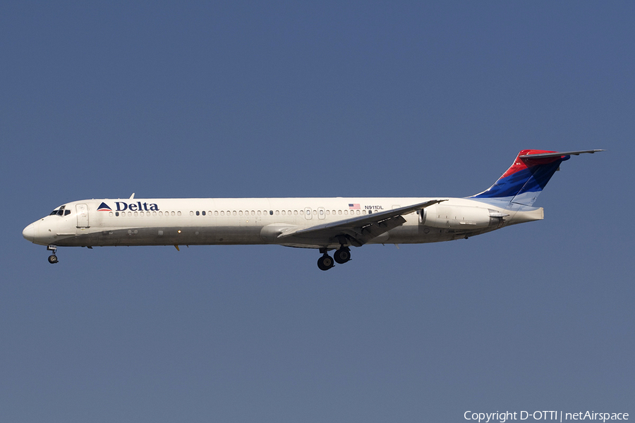 Delta Air Lines McDonnell Douglas MD-88 (N911DL) | Photo 278854