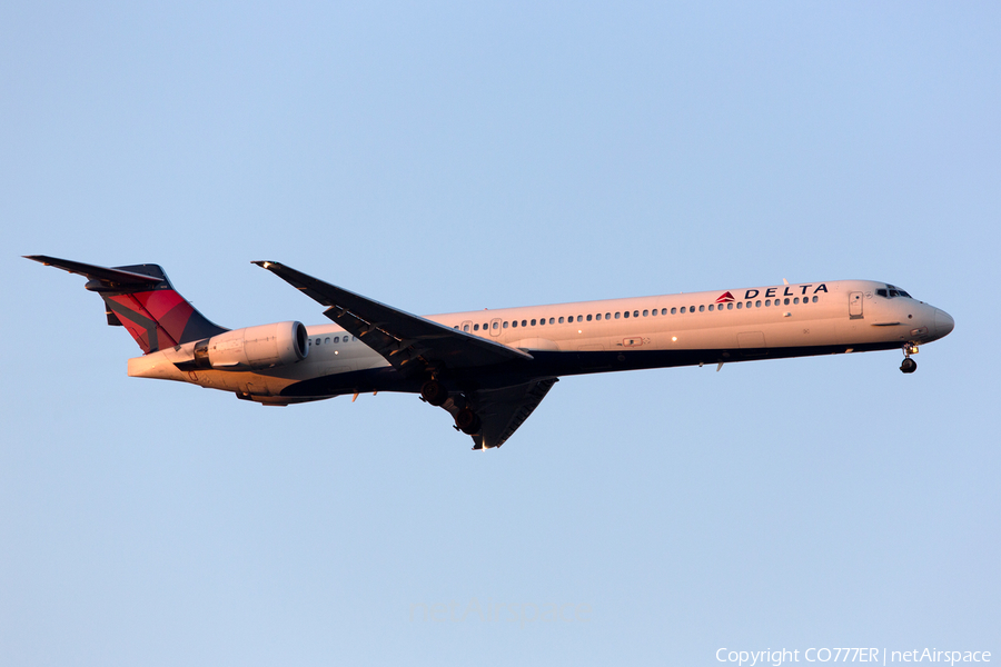 Delta Air Lines McDonnell Douglas MD-90-30 (N912DN) | Photo 113139