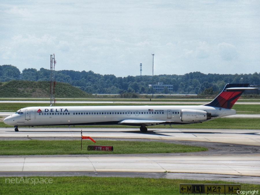 Delta Air Lines McDonnell Douglas MD-90-30 (N912DN) | Photo 348224