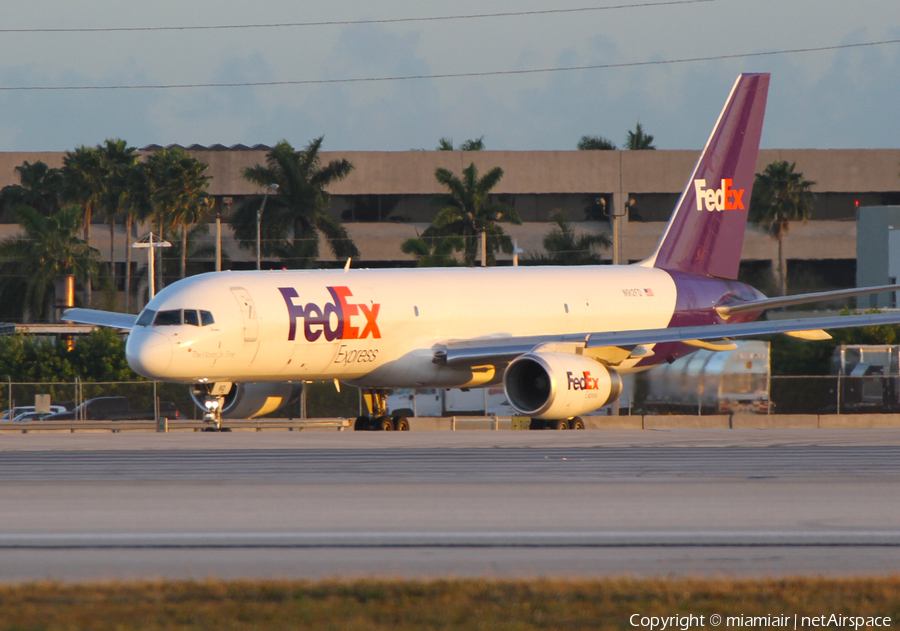 FedEx Boeing 757-28A(SF) (N912FD) | Photo 2136