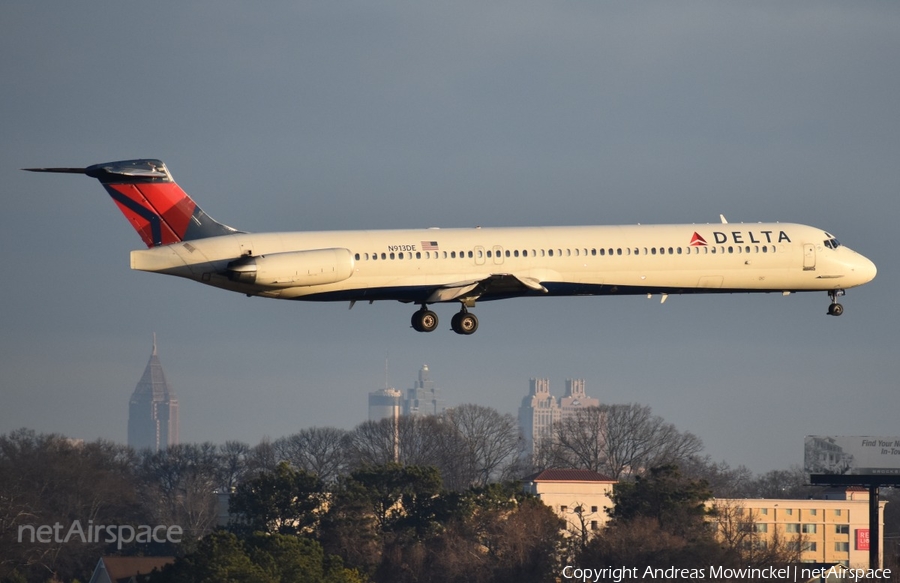 Delta Air Lines McDonnell Douglas MD-88 (N913DE) | Photo 286120