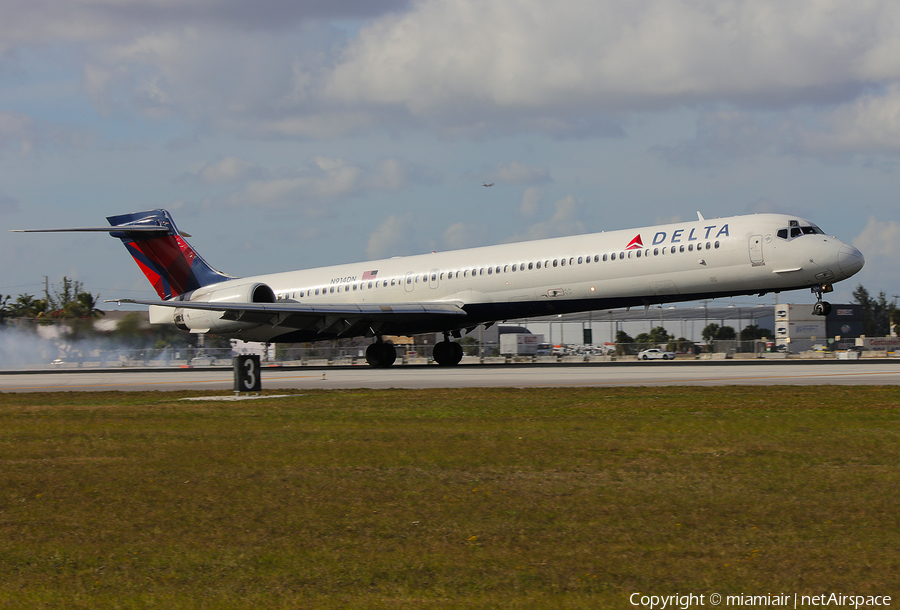 Delta Air Lines McDonnell Douglas MD-90-30 (N914DN) | Photo 219498