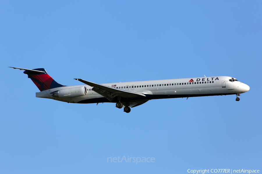 Delta Air Lines McDonnell Douglas MD-88 (N915DL) | Photo 126141