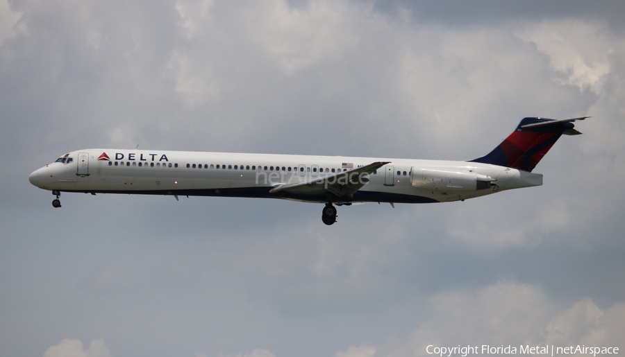 Delta Air Lines McDonnell Douglas MD-88 (N915DL) | Photo 320540