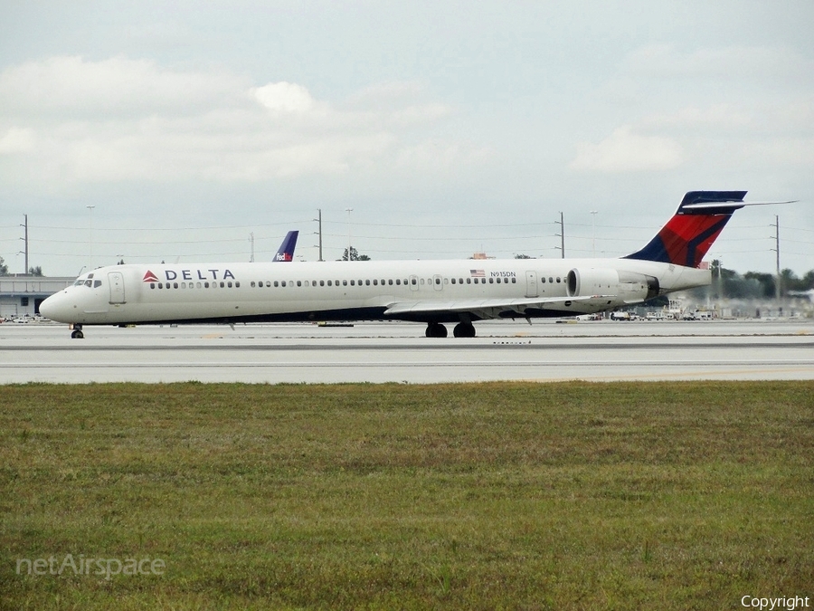 Delta Air Lines McDonnell Douglas MD-90-30 (N915DN) | Photo 20665