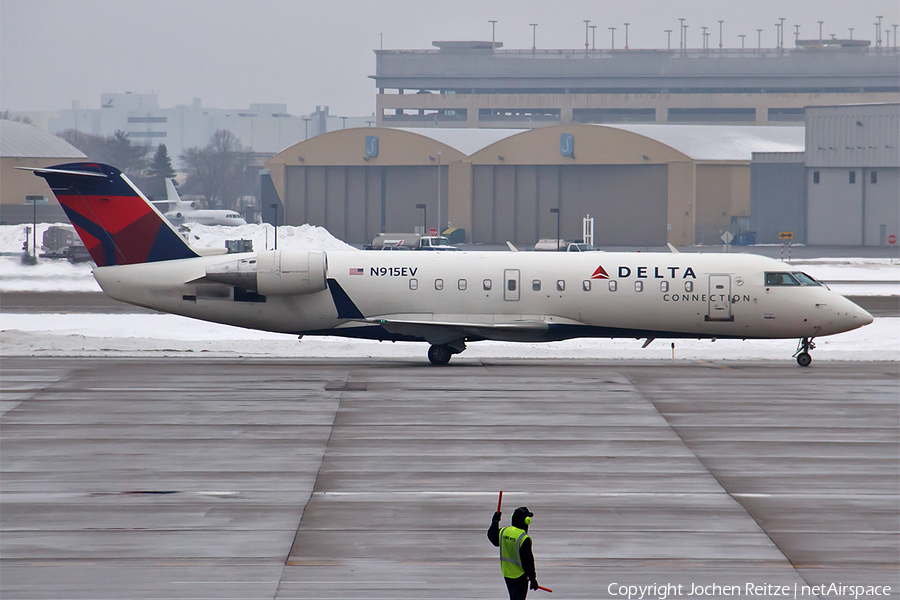 Delta Connection (SkyWest Airlines) Bombardier CRJ-200ER (N915EV) | Photo 96129