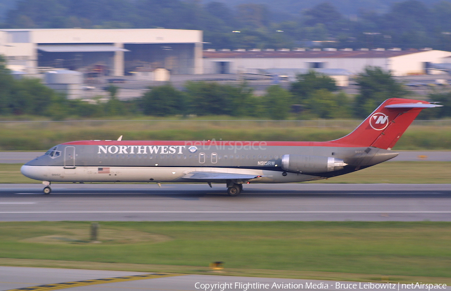 Northwest Airlines Douglas DC-9-31 (N915RW) | Photo 189848