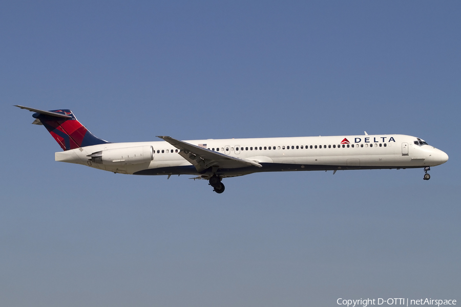 Delta Air Lines McDonnell Douglas MD-88 (N916DE) | Photo 430598